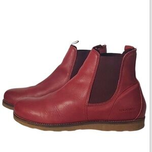 - Elli Bartoli Chelsea Boots
